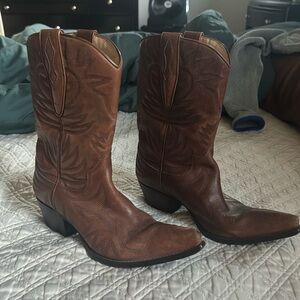 Guess hardly worn brown cowboy boots